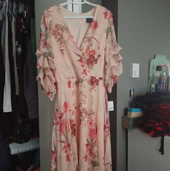 NWT Gabby Skye dress size 12